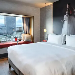 radisson-red.vienna-besthotels.com/